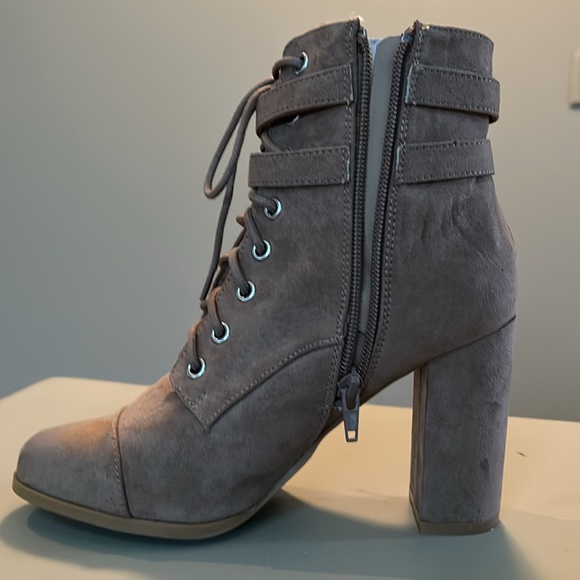Madden Girl Klaim Taupe Suede Booties - Size 7 - Picture 7 of 9